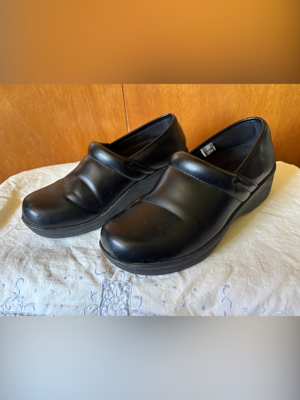 SafeTStep Slip-On Women’s Work Clogs